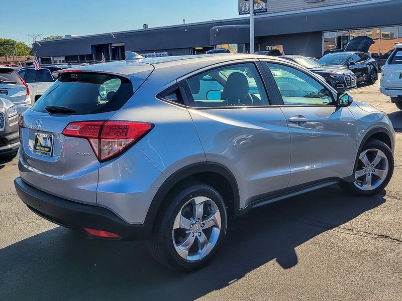 2017 Honda HR-V LX photo 7