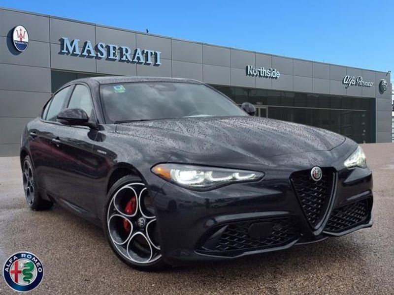 2025 Alfa Romeo Giulia Image 1