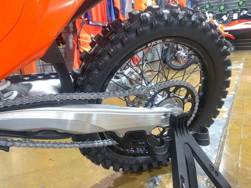 2025 KTM 300 SX Image 11