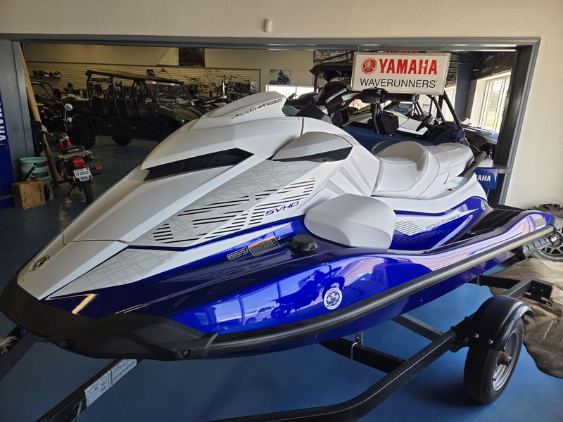 2025 Yamaha GP SVHO WAUDIO WHITE AND RACING BLUE Image 2