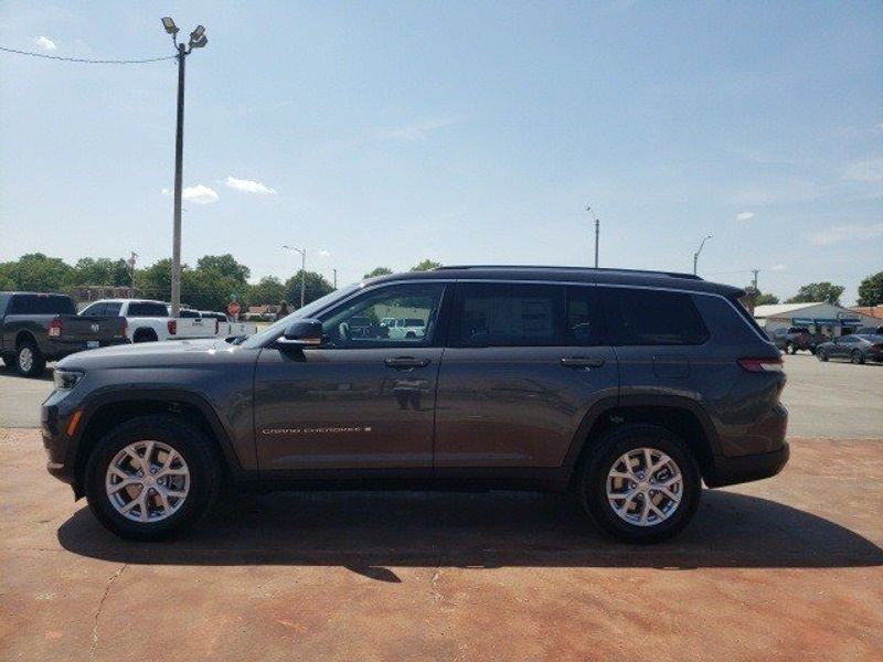 2023 Jeep Grand Cherokee L Limited 4x4Image 2