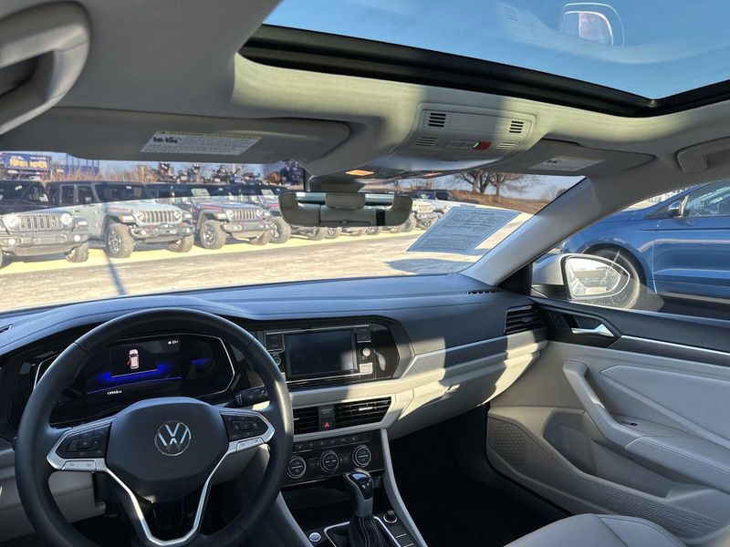 2023 Volkswagen Jetta SEImage 19