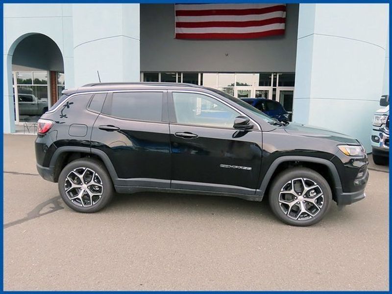 2024 Jeep Compass LimitedImage 2