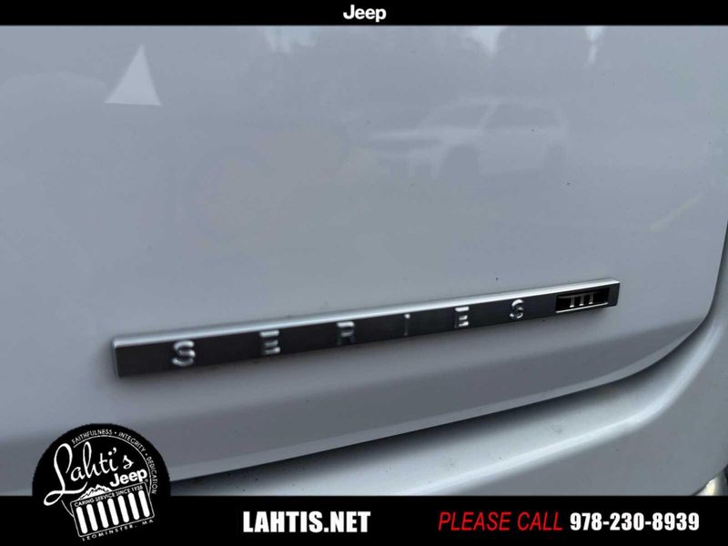 2022 Jeep Wagoneer Series III photo 25