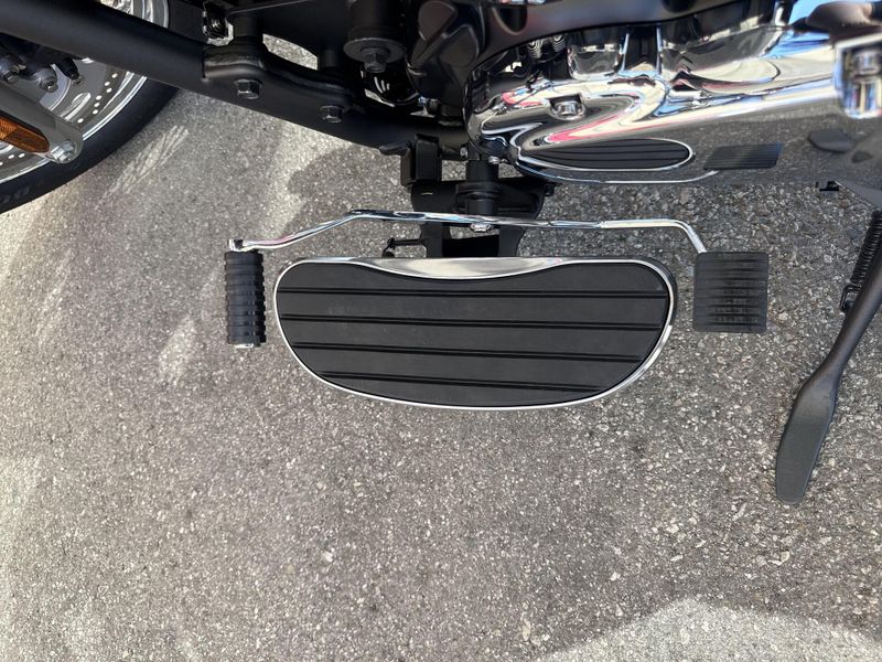 New 2026 Kawasaki VULCAN 900 CLASSIC LT Image 21