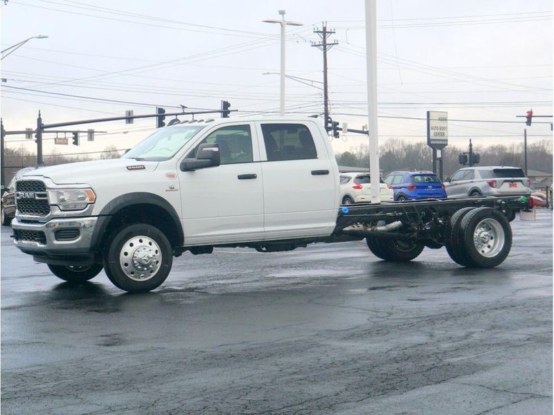 2024 RAM 5500 Tradesman Chassis Crew Cab 4x4 84