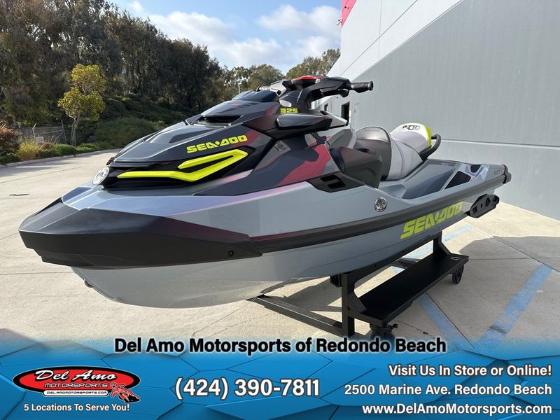 2024 Sea-Doo RXT-X 325 (SOUND SYSTEM) Image 6