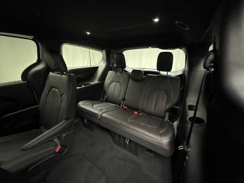 New 2026 Chrysler Pacifica SelectImage 15