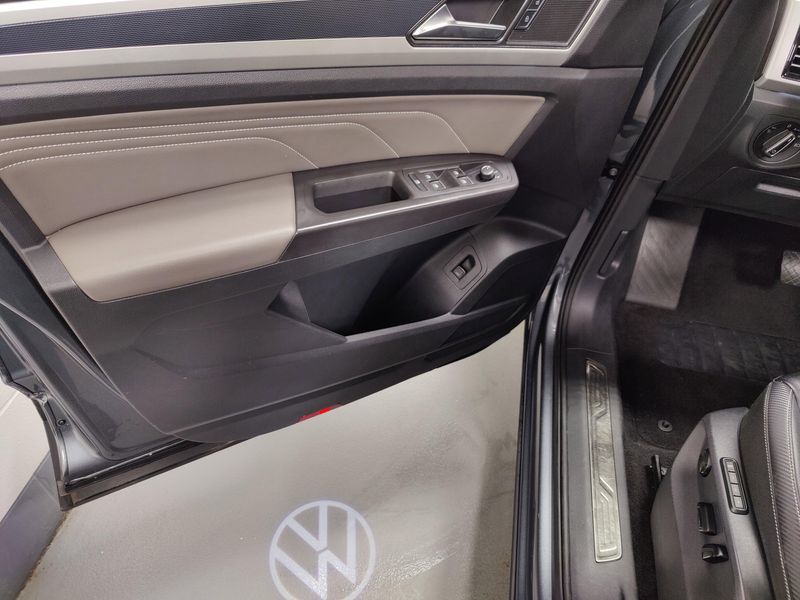 Used 2023 Volkswagen Atlas Cross Sport V6 SEL AWD w/Sunroof/NavImage 29