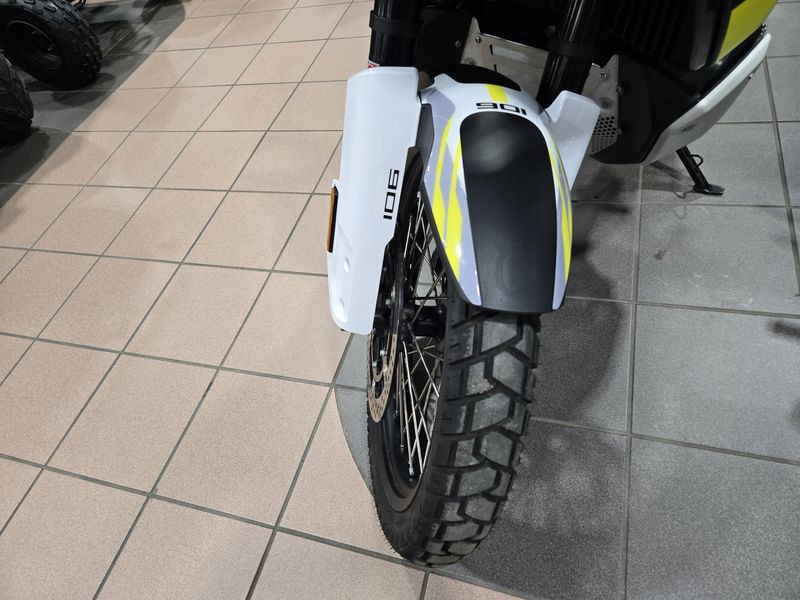 2022 HUSQVARNA NORDEN 901 Image 6
