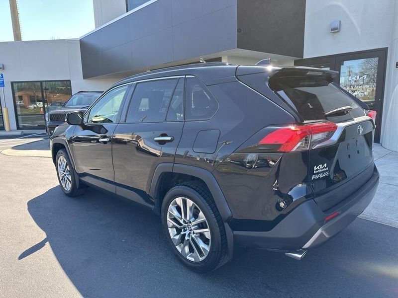 2020 Toyota RAV4 LimitedImage 8
