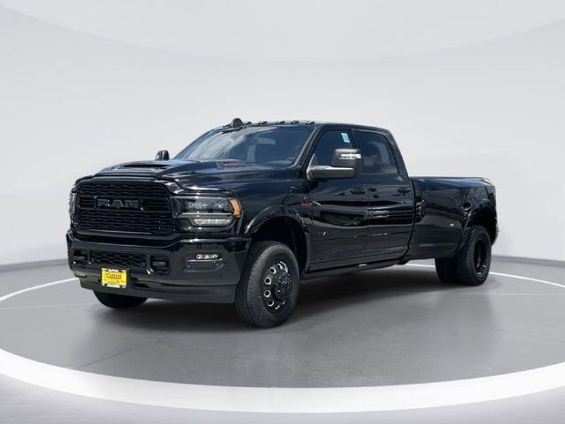New 2024 RAM 3500 Limited Crew Cab 4x4 8