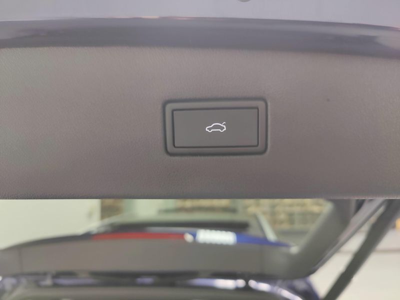 Used 2024 Volkswagen Tiguan AWD SEL R-Line w/Sunroof/NavImage 17