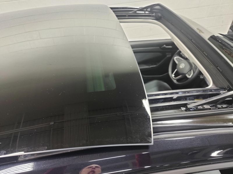 Used 2025 Volkswagen Jetta SE w/SunroofImage 5