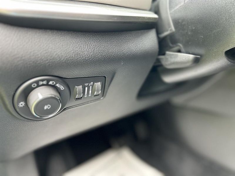 2025 Jeep Compass Limited photo 13