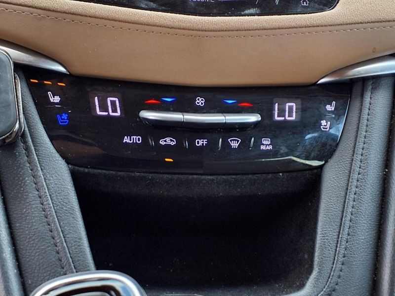 2018 Cadillac XT5 Platinum photo 17