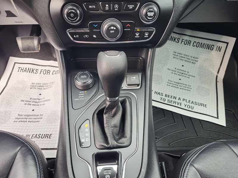 Used 2019 Jeep Cherokee LatitudeImage 8