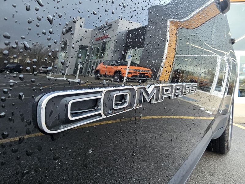 Used 2023 Jeep Compass SportImage 8