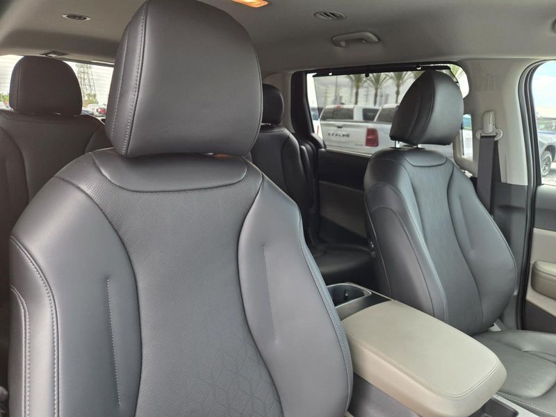 Used 2026 Kia Carnival MPV Hybrid EX FWD