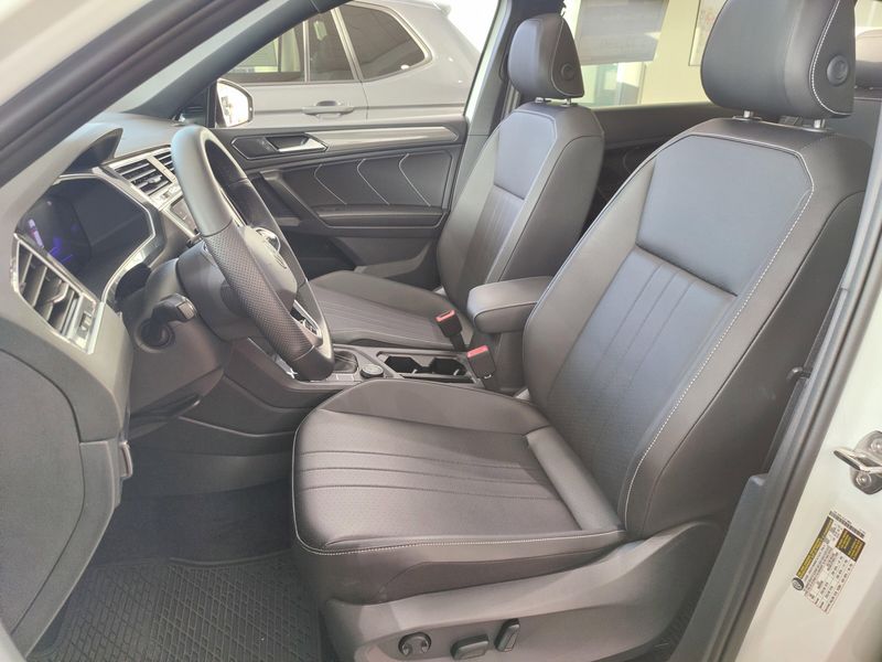 2024 Volkswagen Tiguan SE R-Line Black AWD w/SunroofImage 14