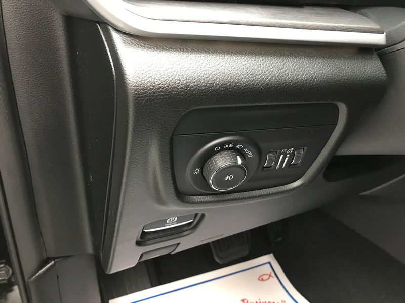 Used 2022 Jeep Grand Cherokee LimitedImage 4