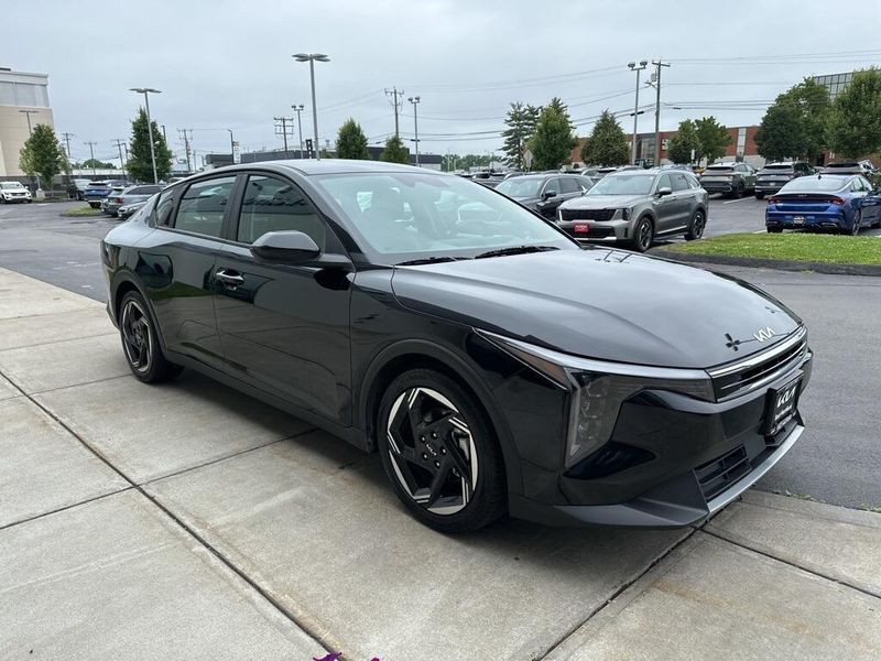 2025 Kia K4 EXImage 3