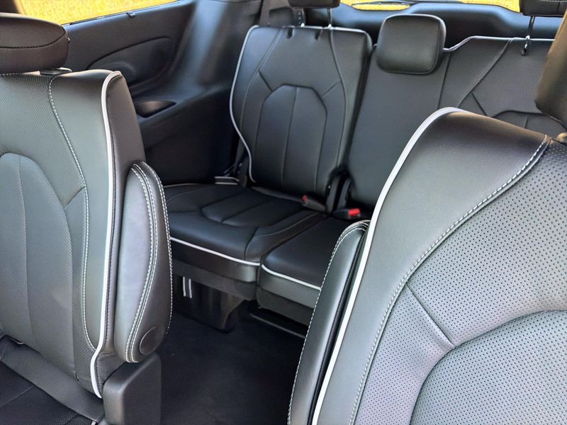 New 2026 Chrysler Pacifica LimitedImage 16