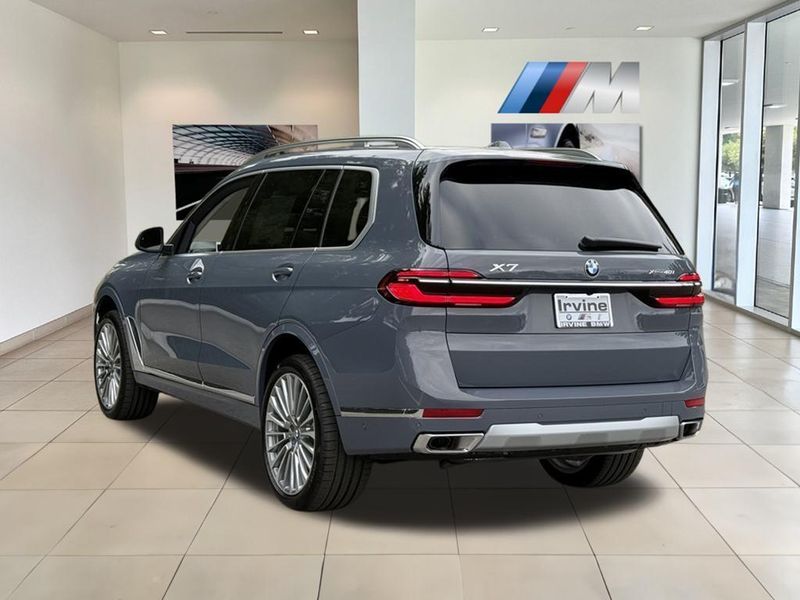 2025 BMW X7 xDrive40iImage 8