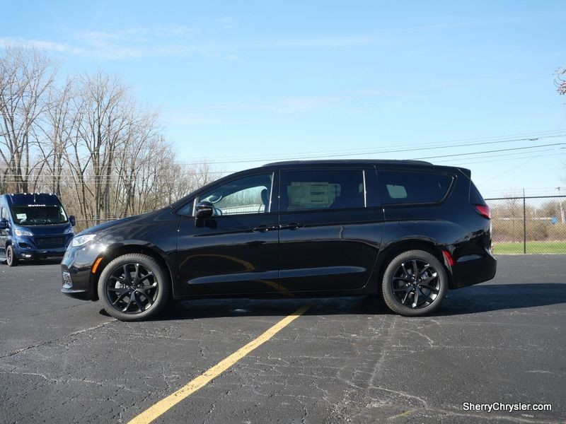2024 Chrysler Pacifica Limited AwdImage 7