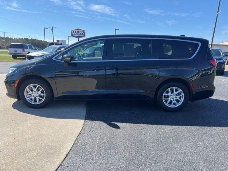 2023 Chrysler Pacifica Touring LImage 4