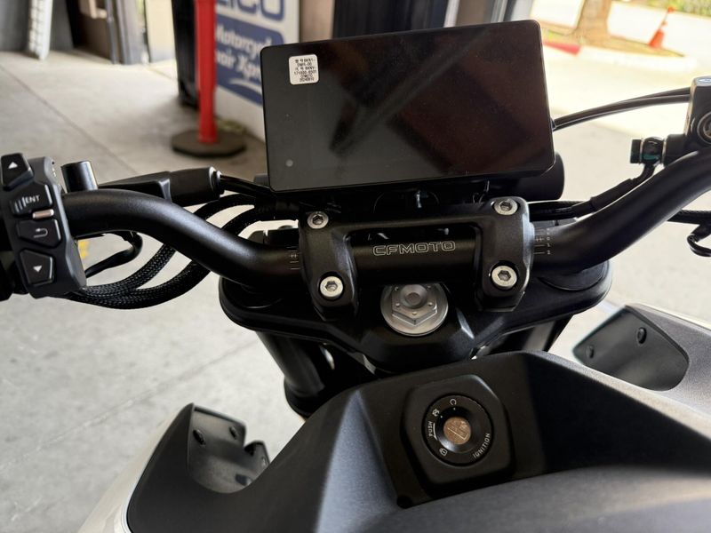 New 2025 CFMOTO 300NK Image 9