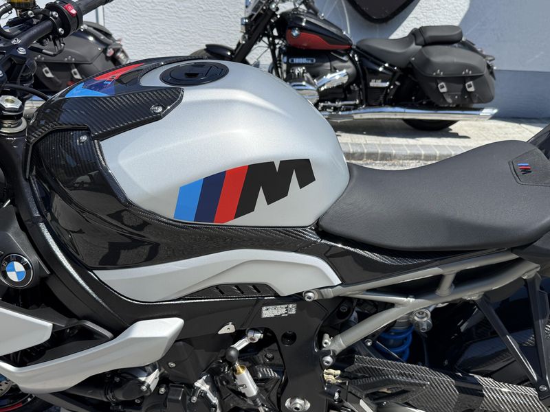 2026 BMW M 1000 R