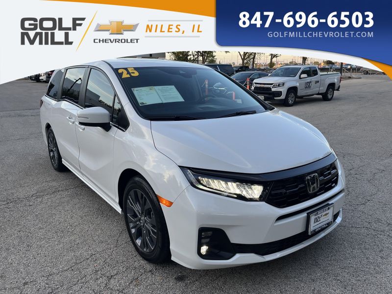 2025 Honda Odyssey Touring photo 3