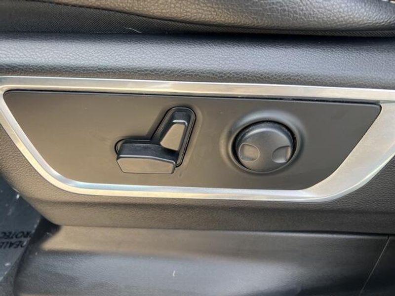 2024 RAM 1500 LaramieImage 13