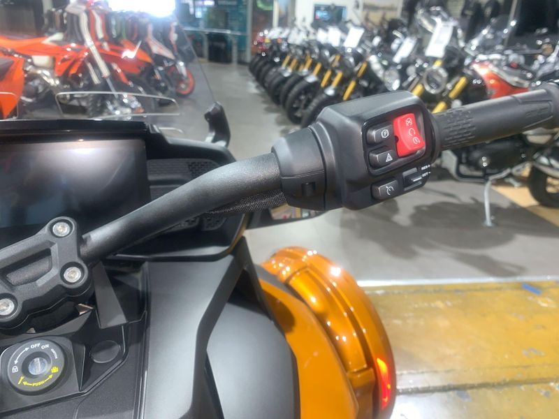 New 2024 Can-Am SPYDER F3 LIMITED SPECIAL SERIES (SE6) Image 22