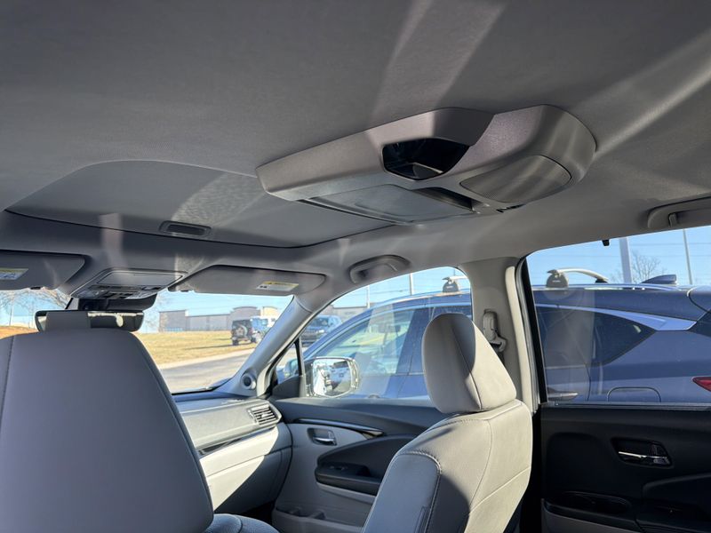 Used 2021 Honda Pilot Touring 7-PassengerImage 19