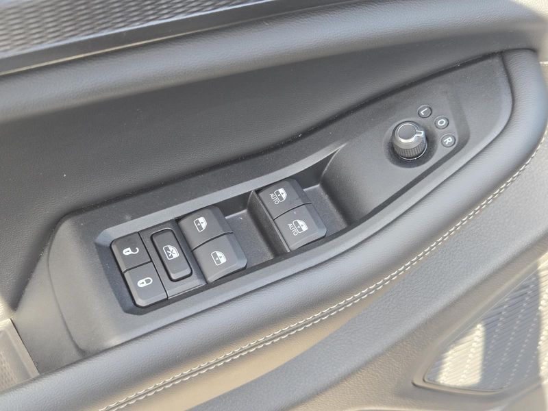 Used 2025 Jeep Grand Cherokee Altitude X 4x2