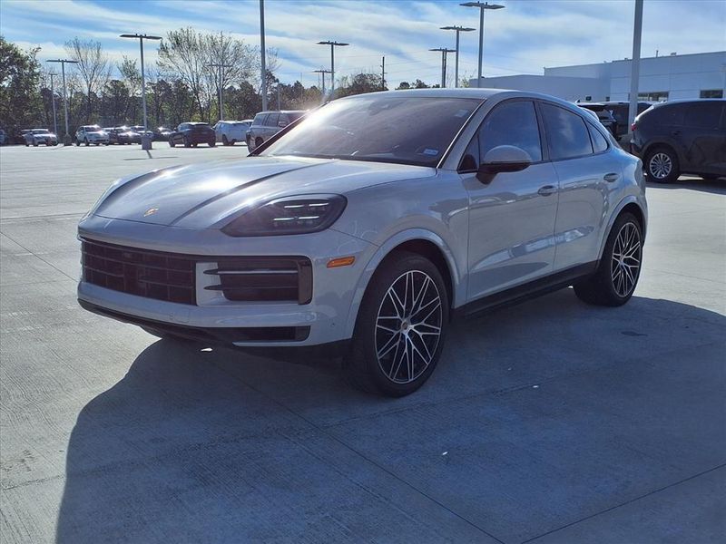 Used 2024 Porsche Cayenne Coupe BaseImage 2