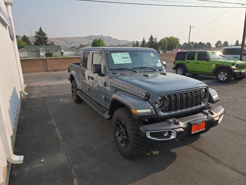 2025 Jeep Gladiator Sport photo 2