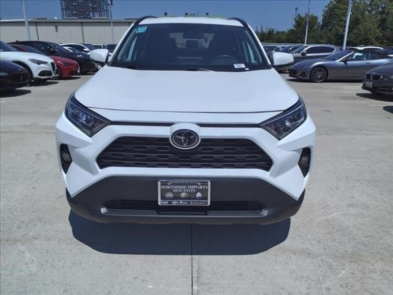 2020 Toyota RAV4 XLEImage 6