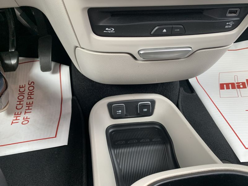 2018 Chrysler Pacifica limitedImage 16