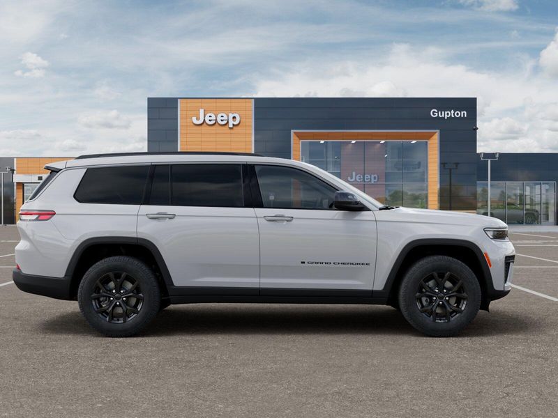 New 2026 Jeep Grand Cherokee L Laredo Altitude 4x4Image 21