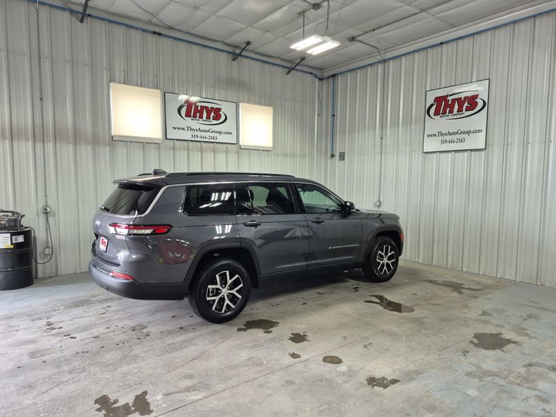 2025 Jeep Grand Cherokee L Limited 4x4Image 5