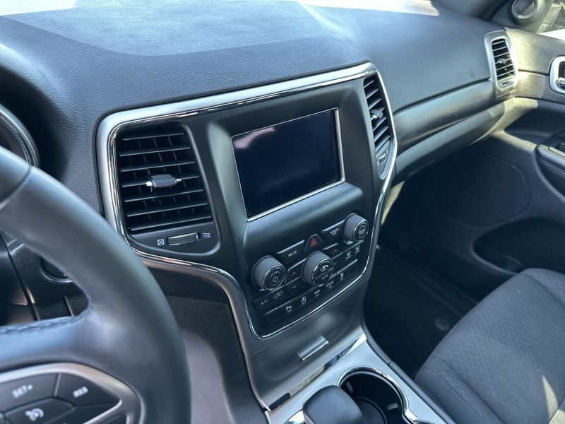 Used 2018 Jeep Grand Cherokee Laredo EImage 23