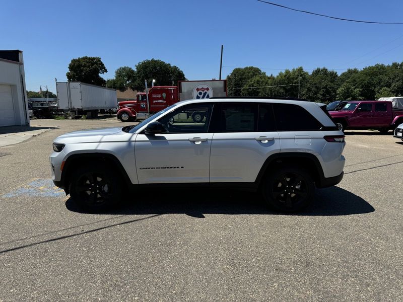 2024 Jeep Grand Cherokee Limited 4x4Image 5