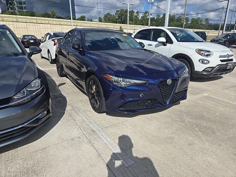 Used 2020 Alfa Romeo Giulia TiImage 2