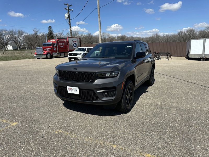 2024 Jeep Grand Cherokee Altitude X 4x4Image 4