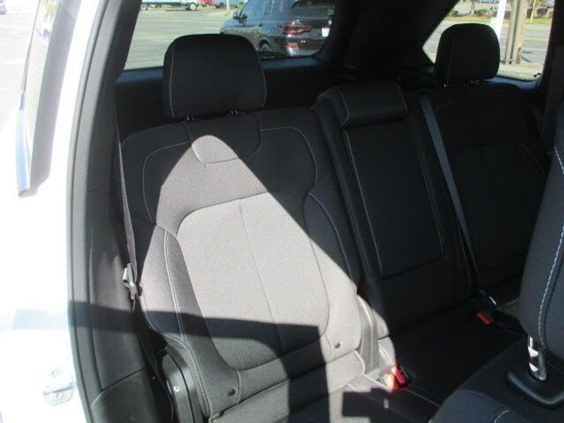 2025 Jeep Grand Cherokee Laredo X 4x4Image 29