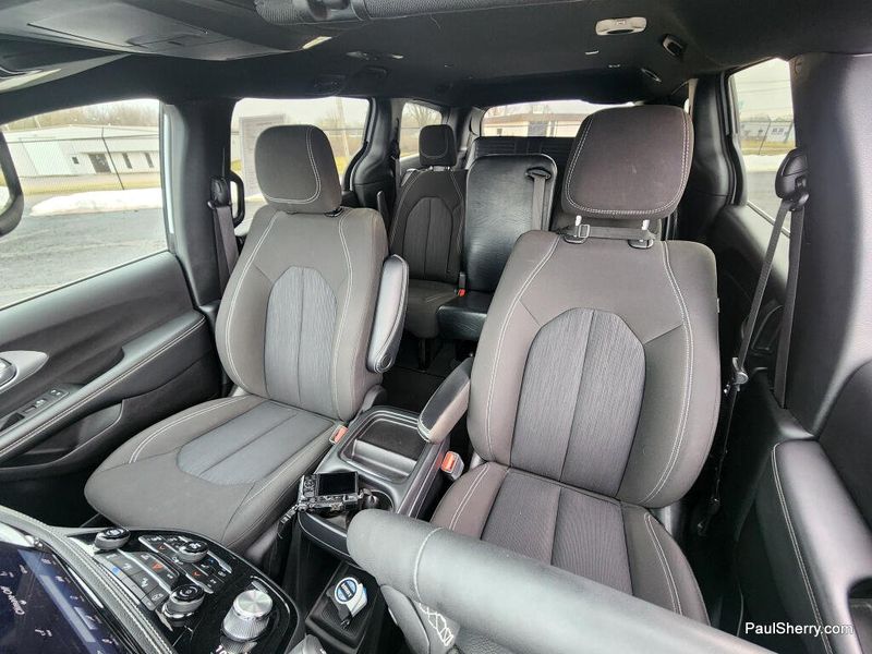 Used 2024 Chrysler Pacifica Touring