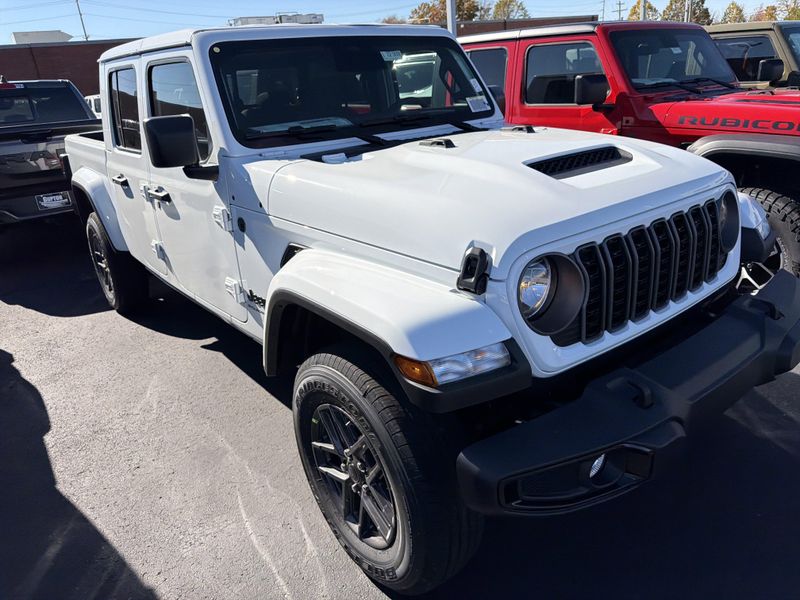 New 2026 Jeep Gladiator Sport S 4x4Image 3